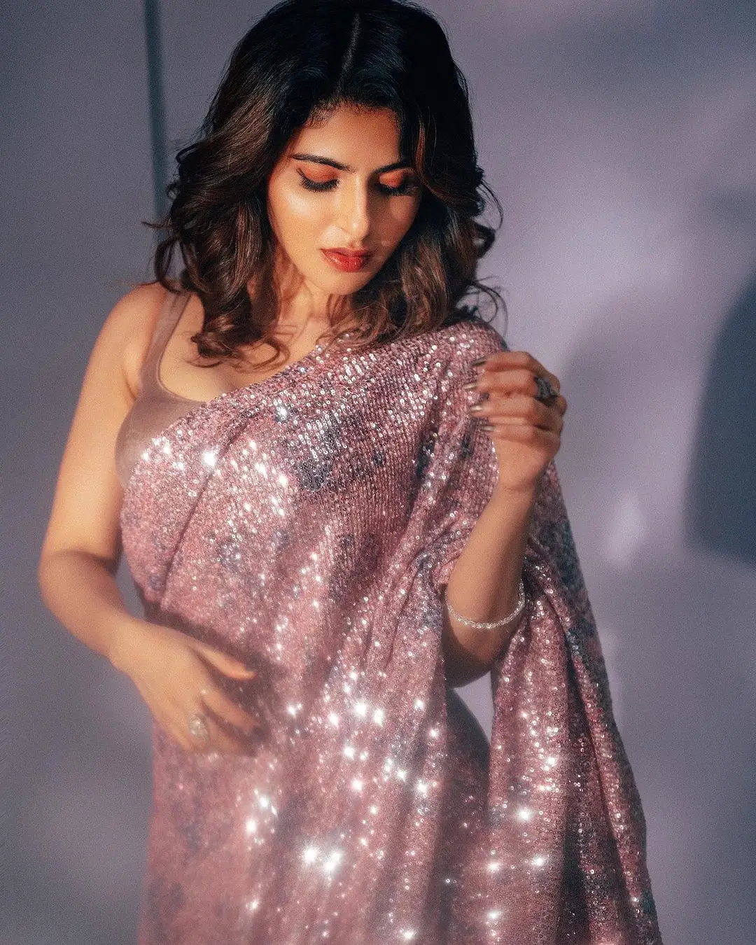 Indian Girl Iswarya Menon In Traditional Pink Saree Sleeveless Blouse